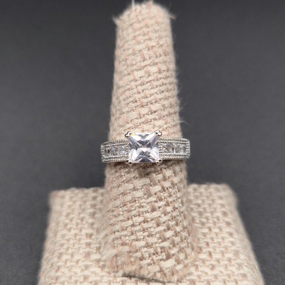 Size 8.25 Sterling Silver Square Cubic Zirconia Gem Ring A6506